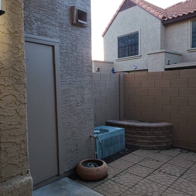 Building Photo - 3491 N Arizona Ave