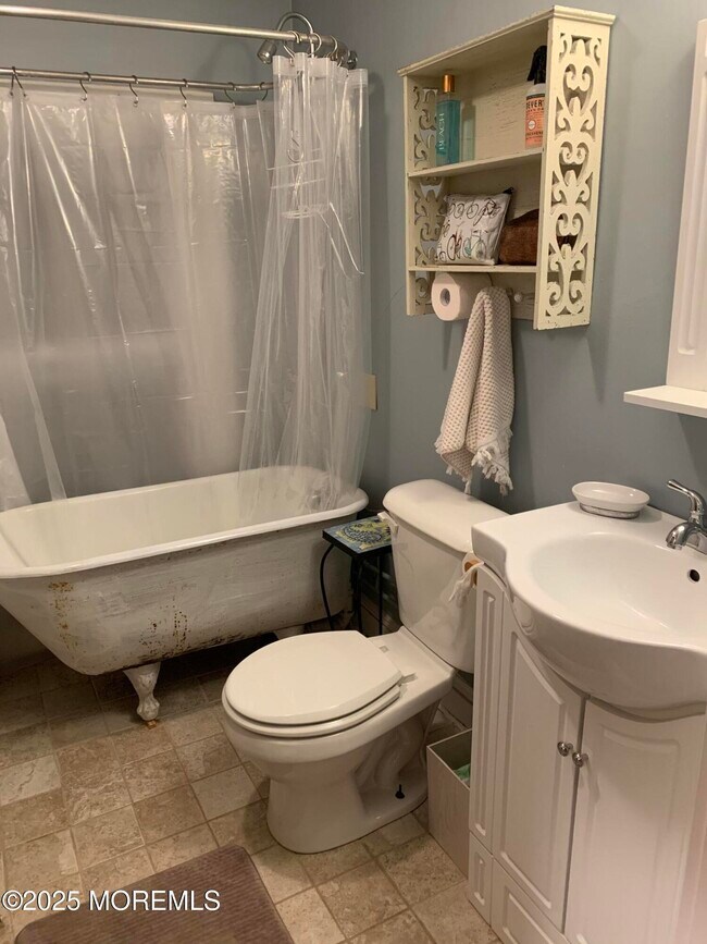 Building Photo - 19 Webb Ave