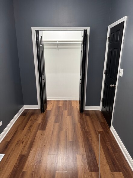 Building Photo - 2309 W 47th Pl