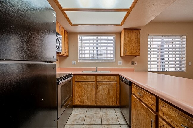 Building Photo - Condo for Rent