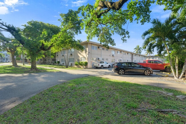 Building Photo - 6565 Santona St