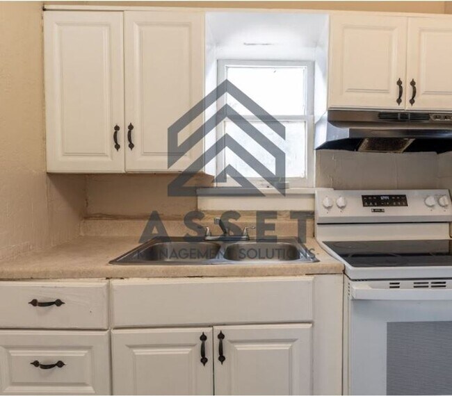 Building Photo - 4 Bedroom Available for Lease & Rent to Own!