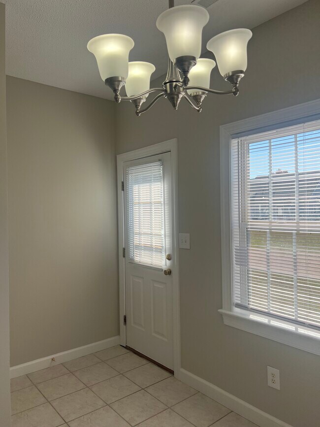 Building Photo - 3309 Whitlock Dr N