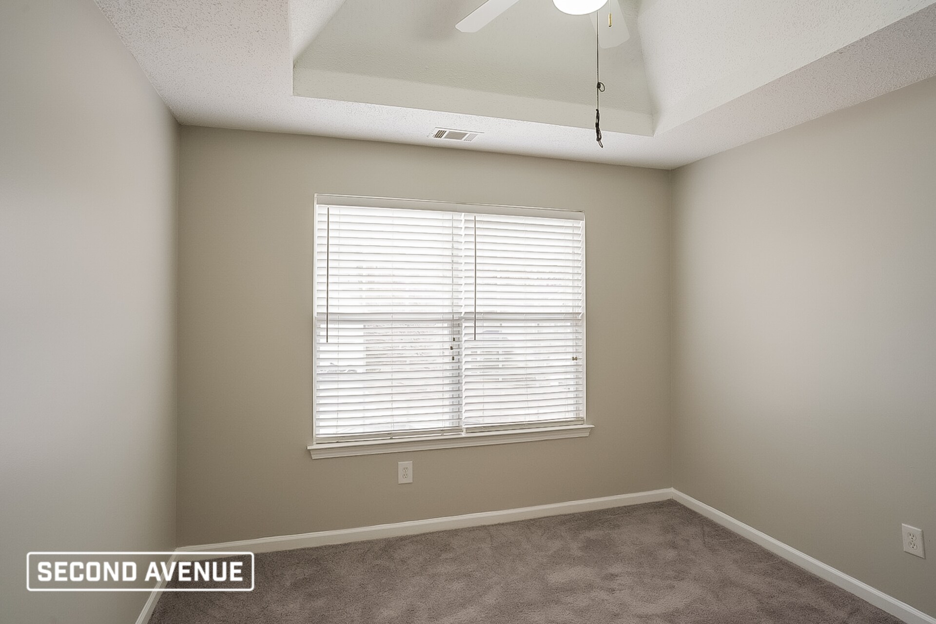 Building Photo - 2851 Knoll View Pl