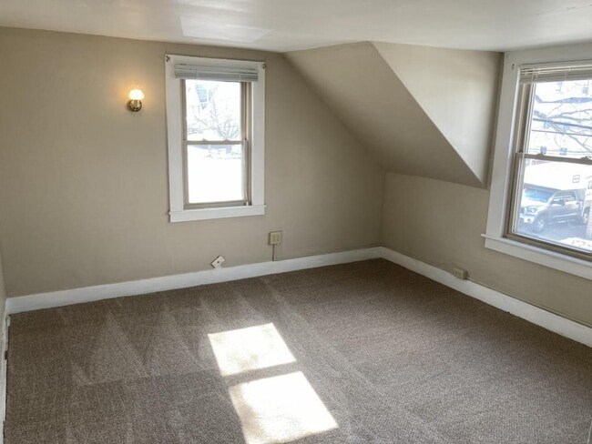 Building Photo - 27 Grove St