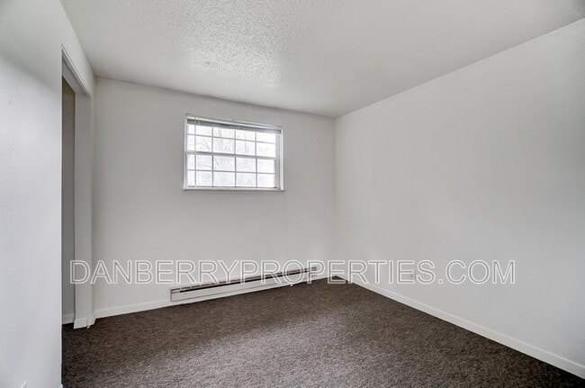 Building Photo - 1006 Ranch Dr