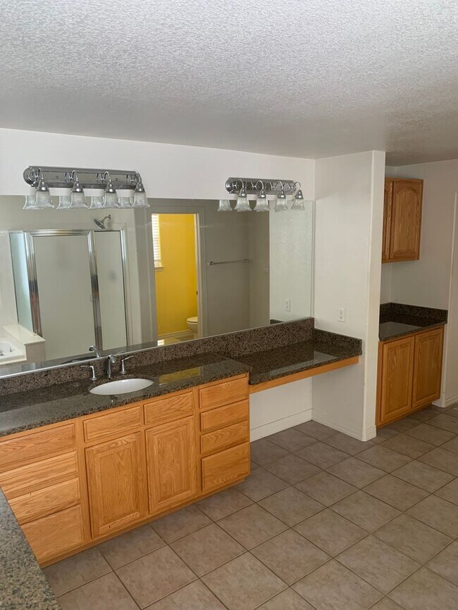 Building Photo - 7117 Heatherwood Dr
