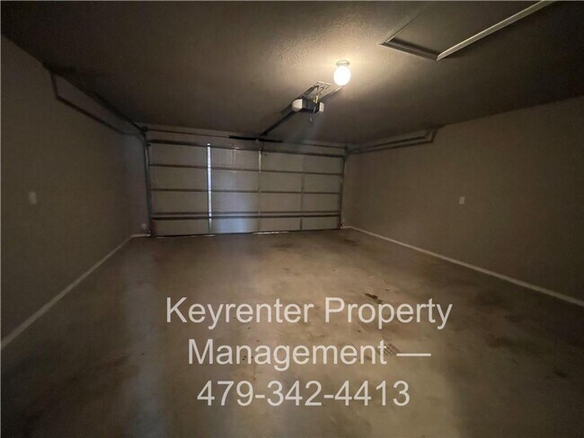 Building Photo - Spacious 3-Bedroom Springdale Home with Fenced Yard