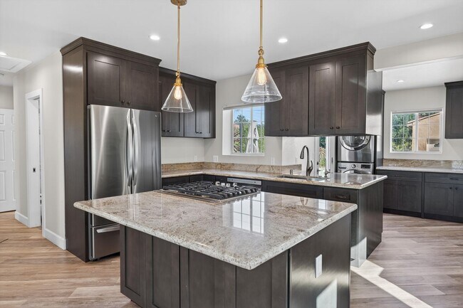 Building Photo - Beautifully Remodeled 3-Bedroom Home in Prime Lakewood Neighborhood