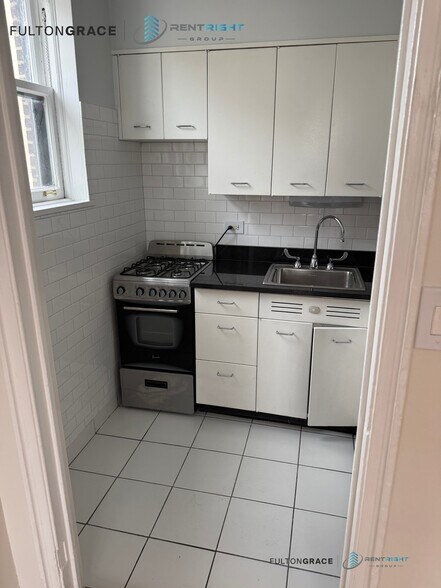 Building Photo - 534 W Stratford Pl