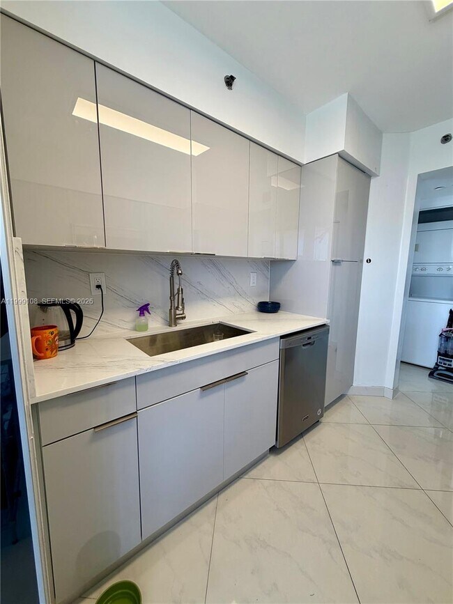 Building Photo - 7330 Ocean Terrace