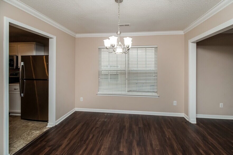Building Photo - 8810 Laurel Run Dr