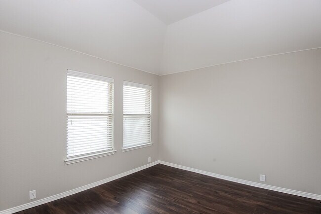 Building Photo - 656 Brooks St