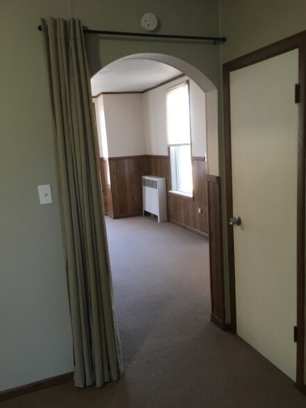 Building Photo - 214 E Orleans St