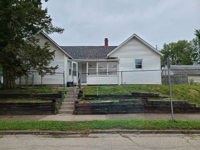 Building Photo - 1827 17th Ave