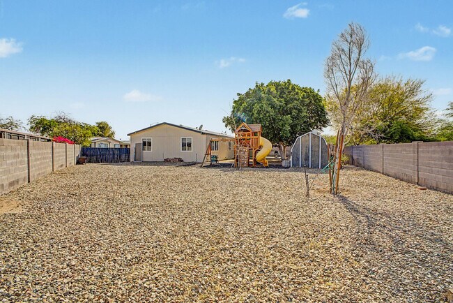 Building Photo - 8601 N 103rd Ave