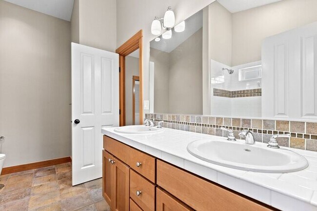 Building Photo - BEAUTIFUL Urban Townhome in Coveted West S...