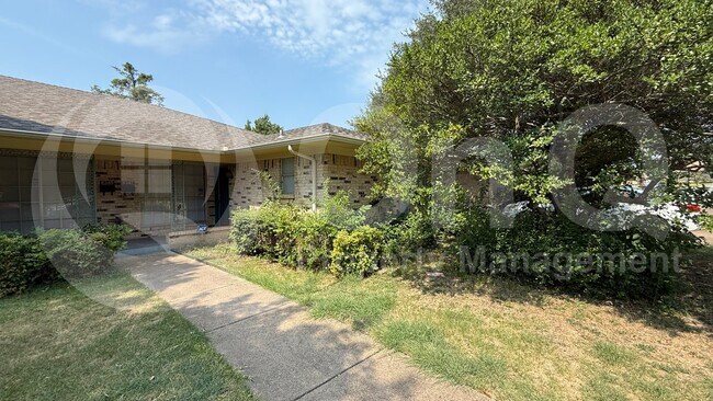 Primary Photo - 8347 Lullwater Dr