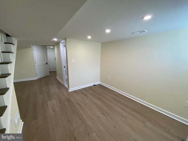 Building Photo - 337 Joplin St