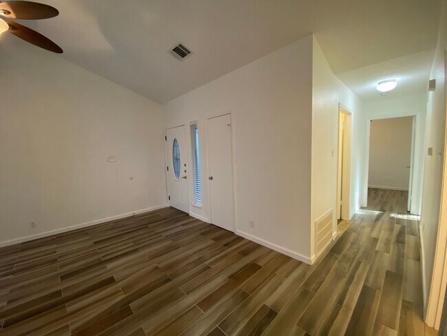 Building Photo - 9618 Sugar Hill Dr