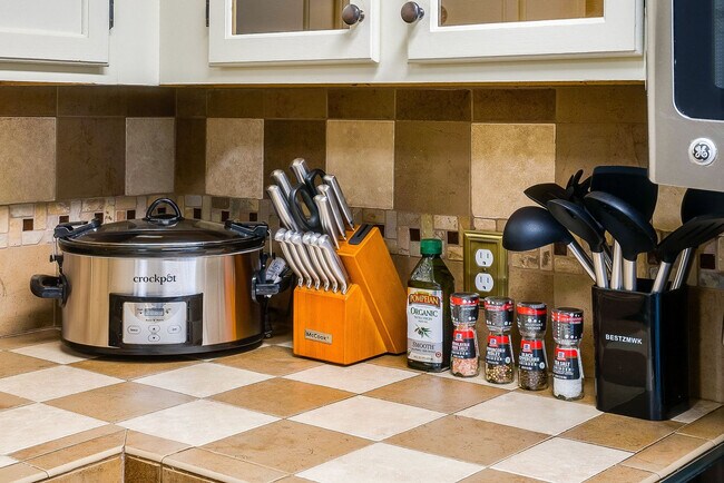 Building Photo - 2964 Hopkins Dr