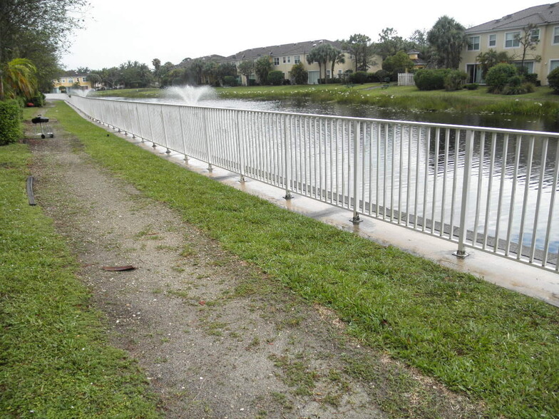 Building Photo - 888 Pipers Cay Dr