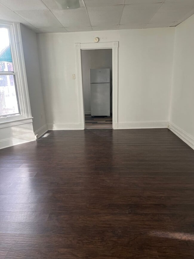 Building Photo - First-Floor Apartment Accepting Housing Vouchers