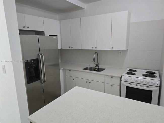 Building Photo - 1225 Marseille Dr
