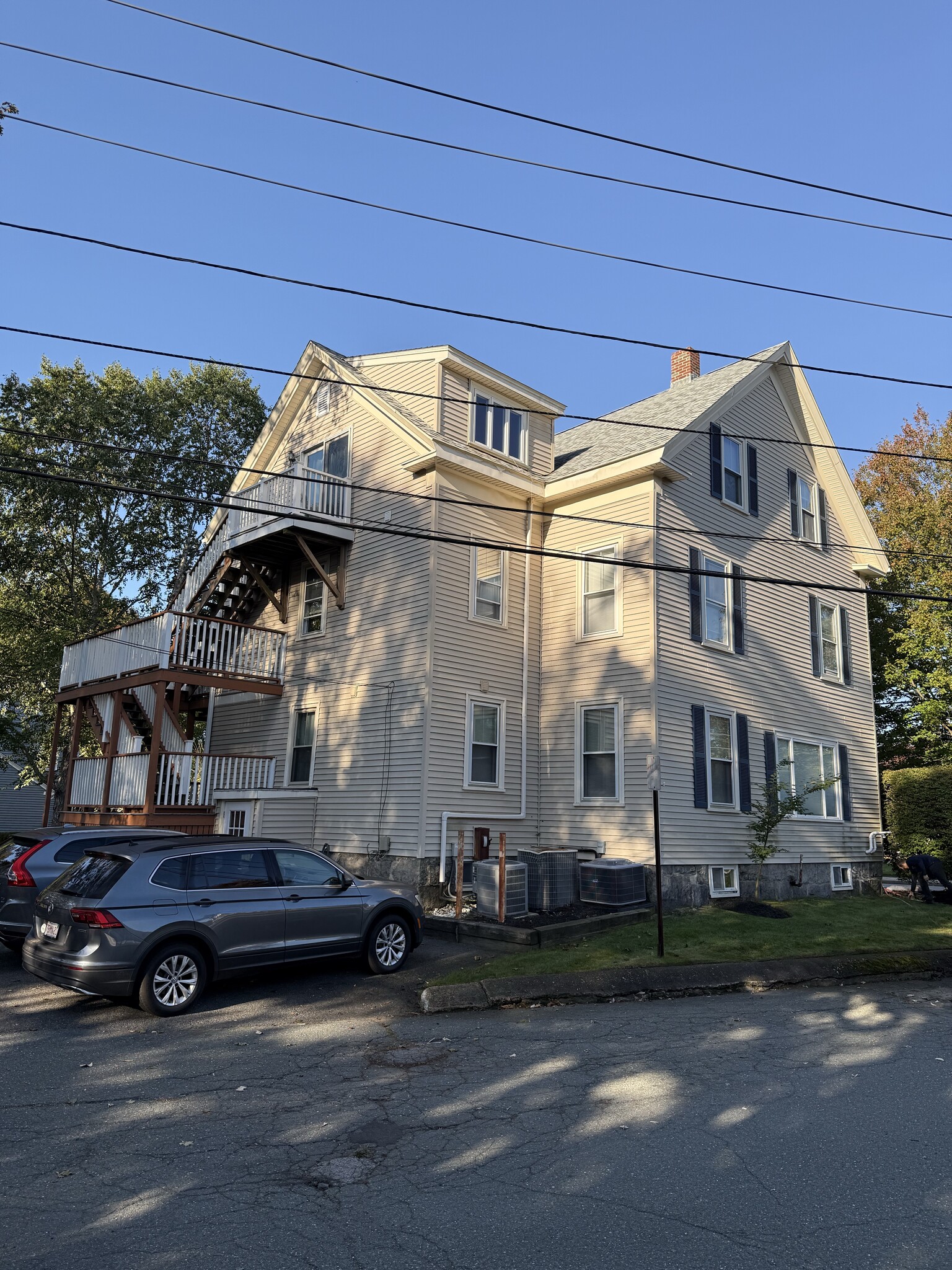 Building Photo - 127 Dodge St