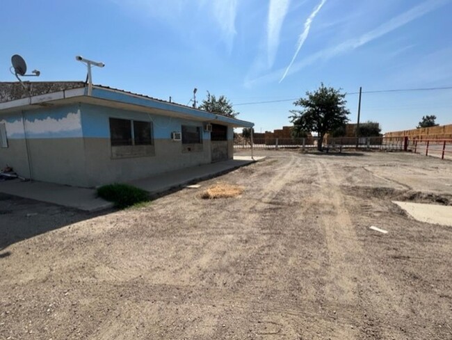 Building Photo - South Bakersfield Home