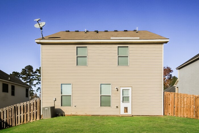 Building Photo - 465 Lory Ln