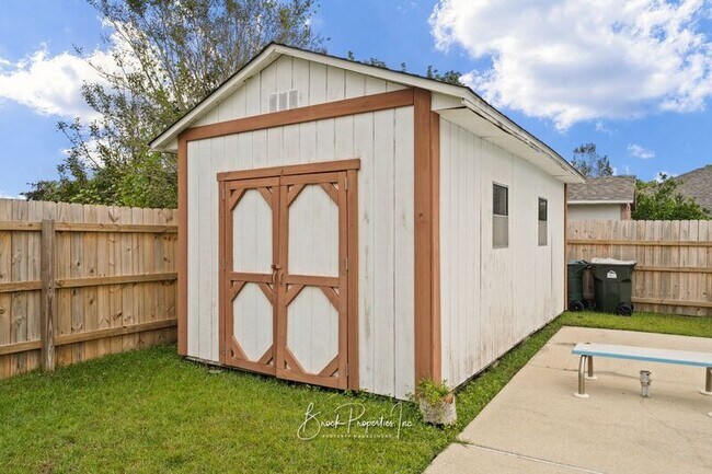 Building Photo - 2100 Blue Wind Dr