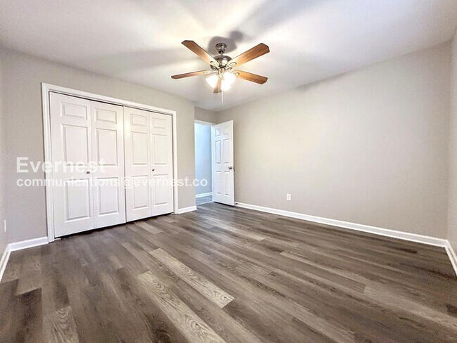 Building Photo - 204 Battle Dr