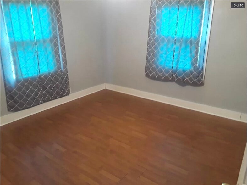 Building Photo - 106 N Long St