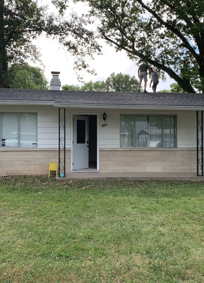 Primary Photo - 803 S 32nd St