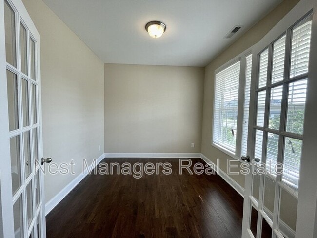 Building Photo - 608 Stonebriar Ave