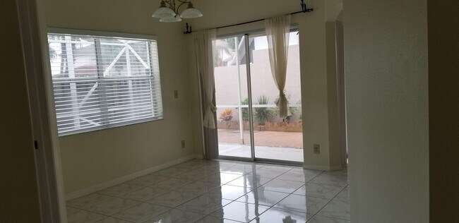 Building Photo - 10780 Cypress Lake Ter