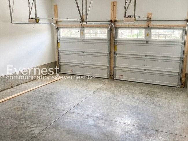 Building Photo - 3-Bed/3-Bath Modern Single Family Home with Attached Garage/Available Soon!