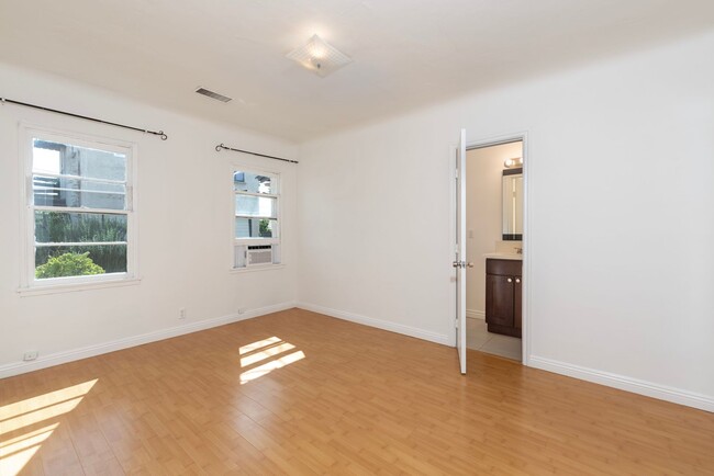 Building Photo - 128-130 Elm St