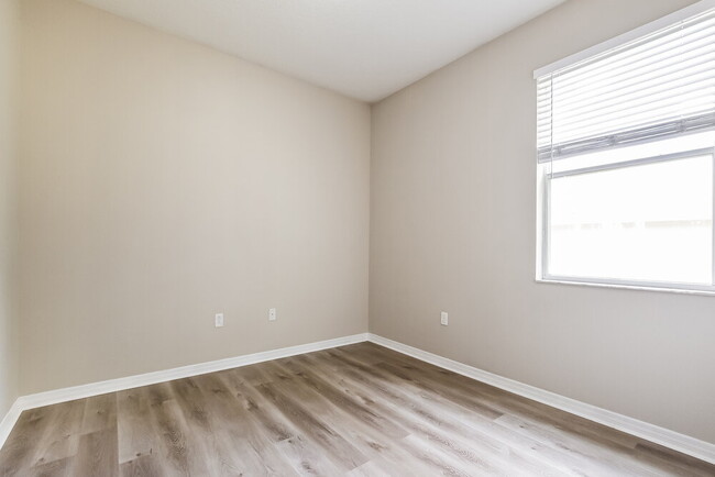 Building Photo - 5755 Coquyt Dr