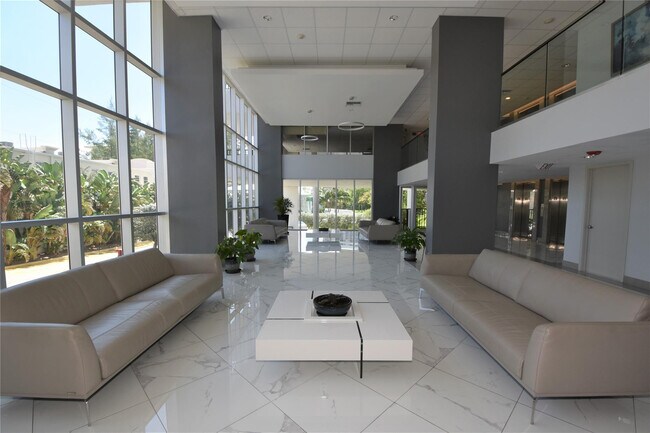 Building Photo - 525 N Ocean Blvd