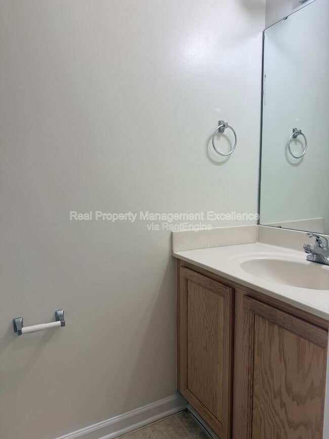 Building Photo - 12 Red Ln