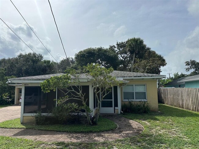 Building Photo - 401 Oakwood Ave