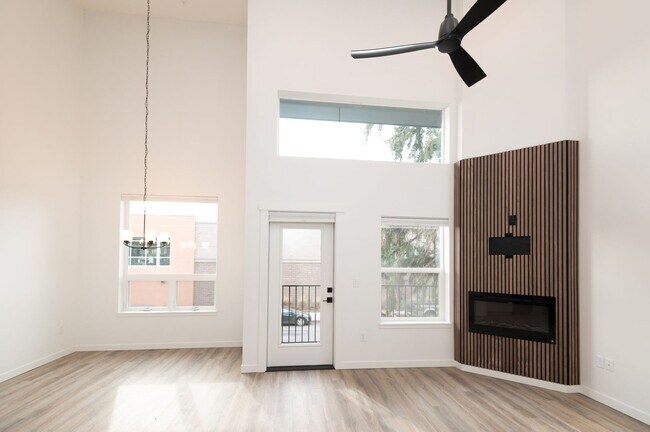Building Photo - Colorado Apartment Unit 4