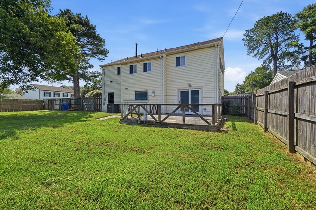 Building Photo - 600 Breeds Hill Rd