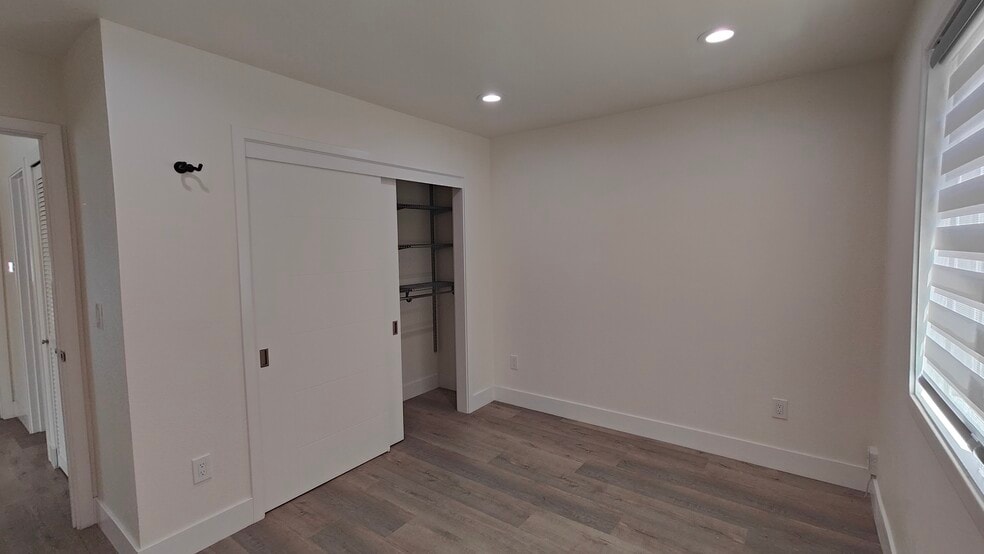 Building Photo - 12551 Sumner Dr