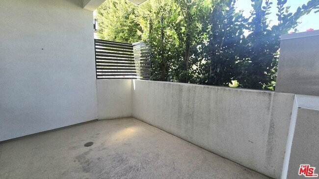 Building Photo - 1530 S Hayworth Ave