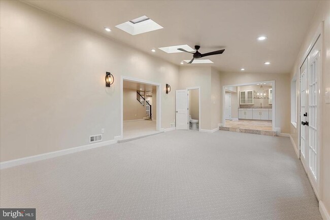Building Photo - 9036 Jeffery Rd