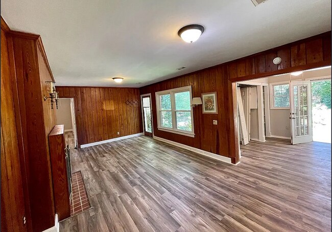 Building Photo - 803 S St Claire Dr