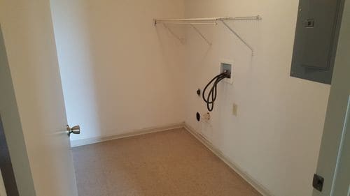 Building Photo - 1607 Sugarland Terrace